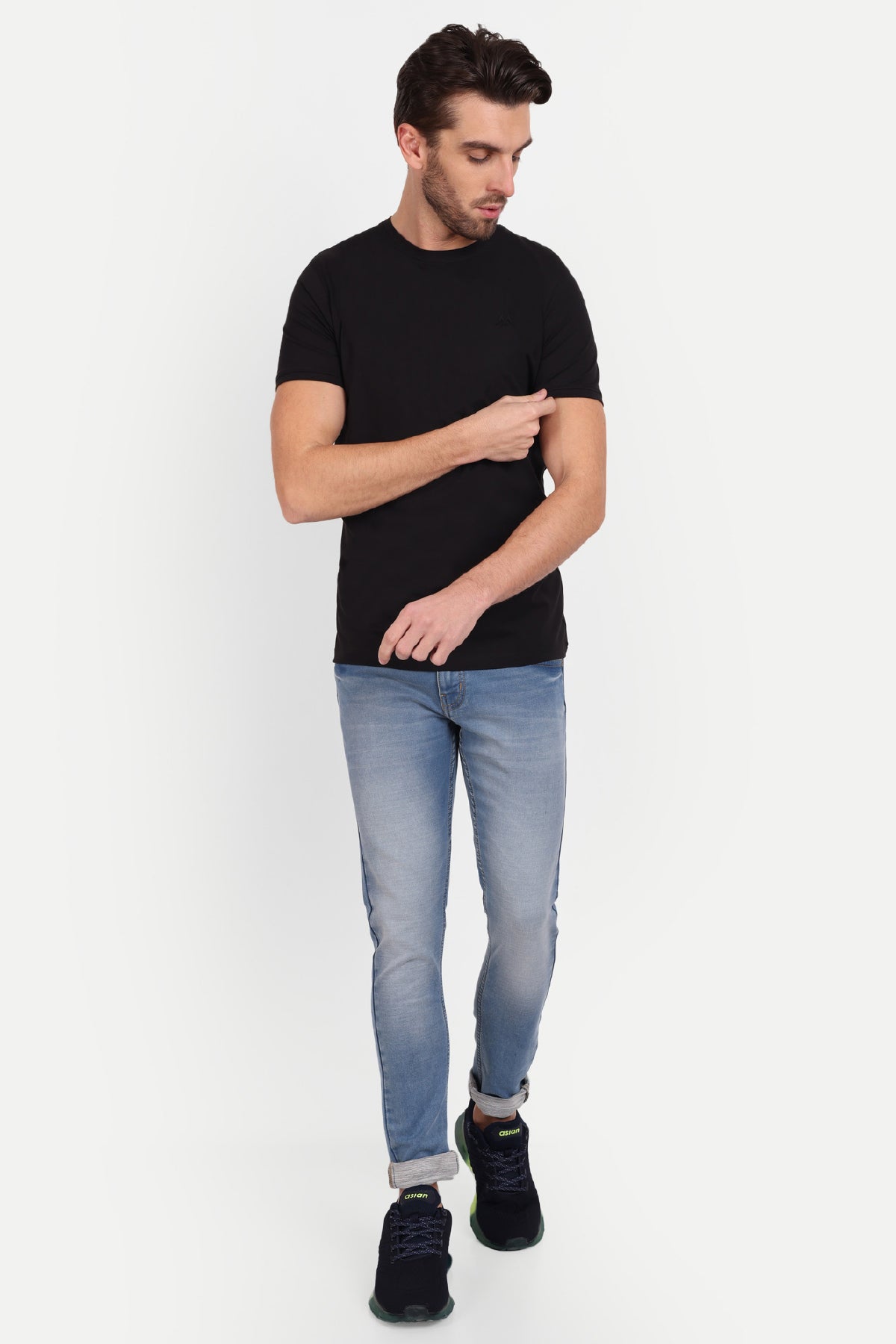 Men's Solid Black Round Neck T-Shirt