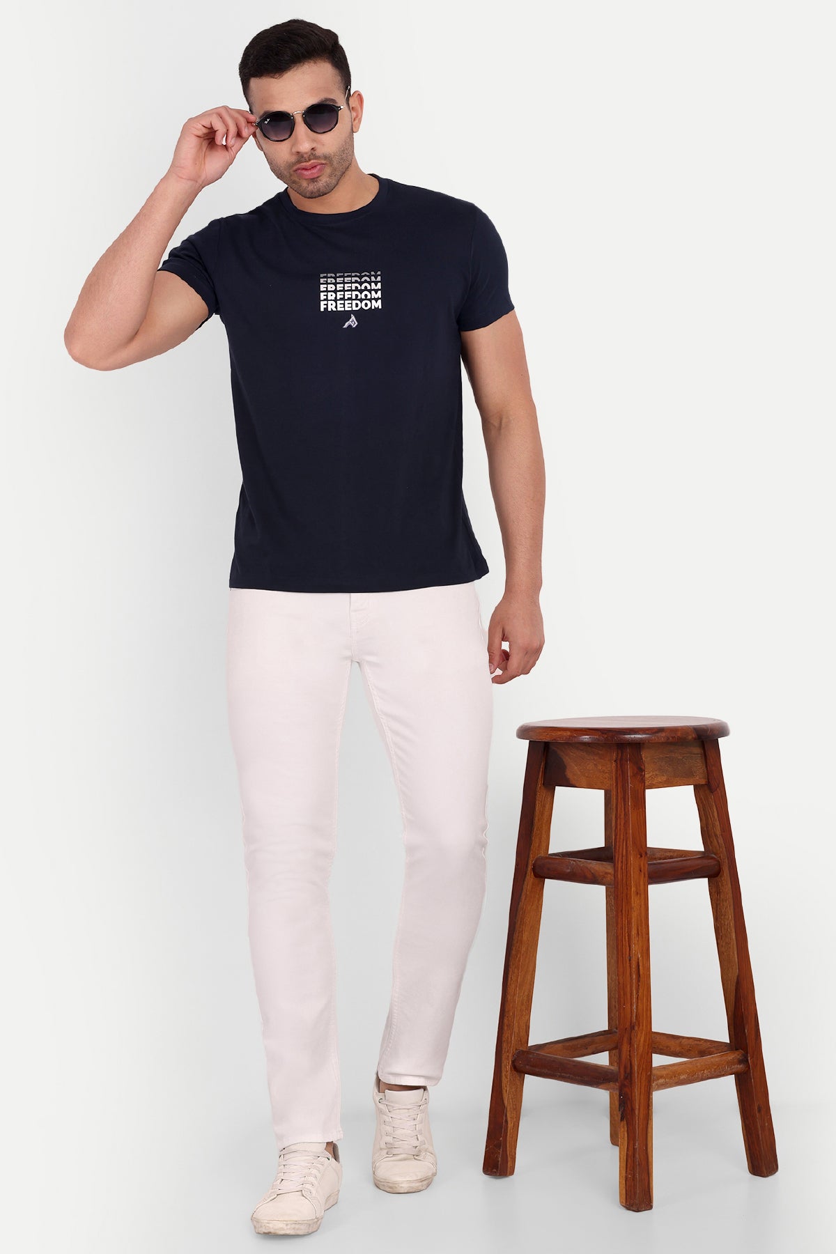 Men White Slim Fit Jeans