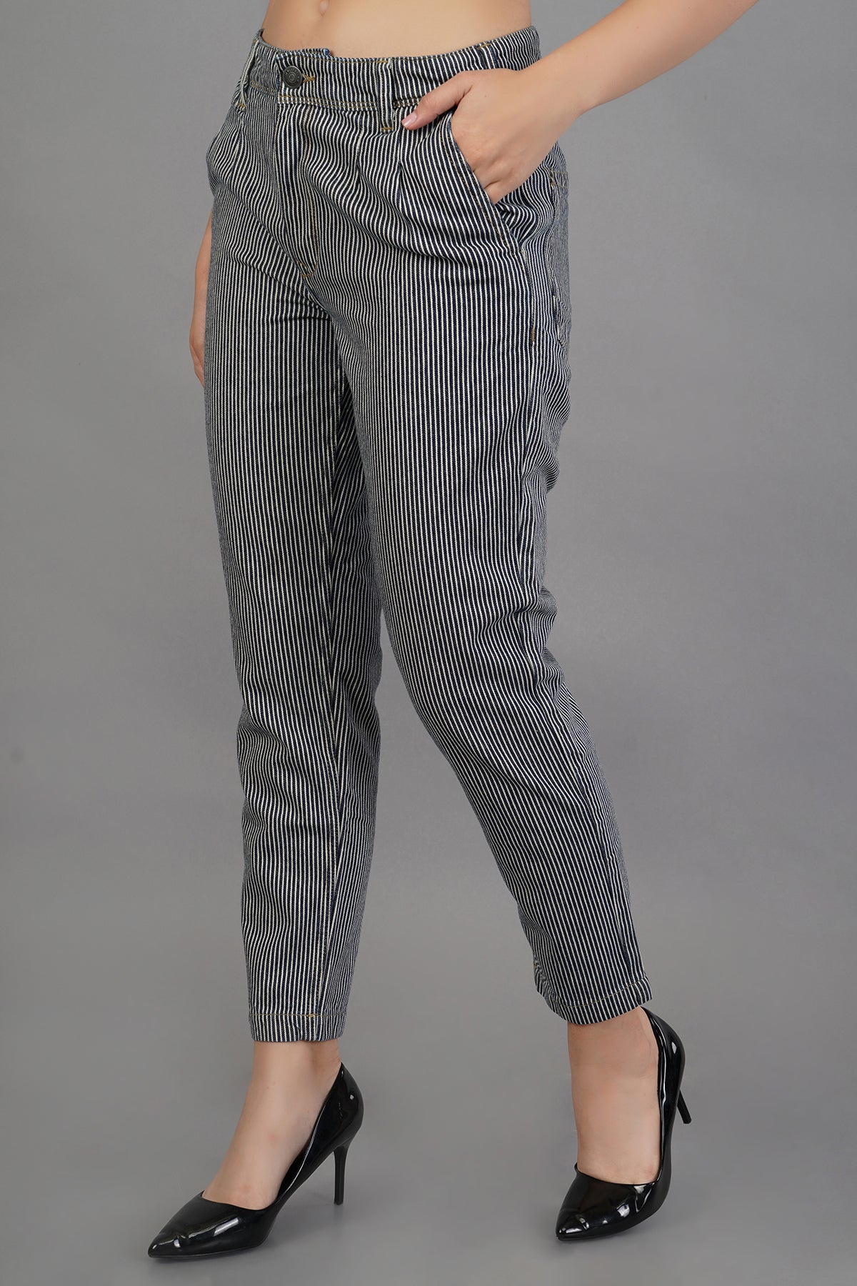 WOMENS HIGH RISE SLOUCHY FIT JEANS